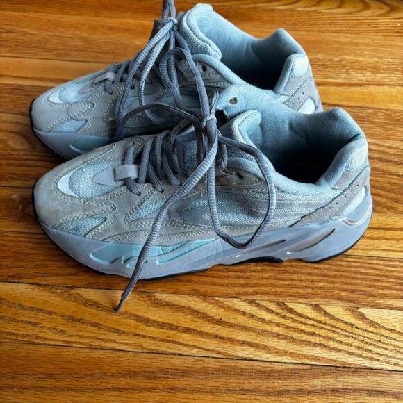 Yeezy Boost 700 V2 Hospital Blue Size 6.5 - Picture 3 of 15